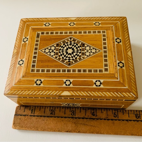 Wooden box - Picture 3 of 9